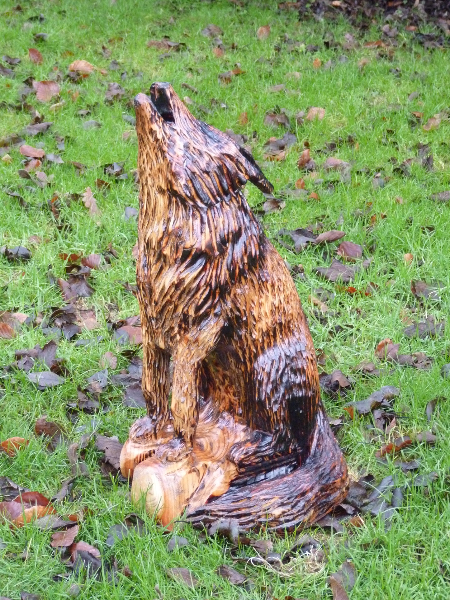 1 Chainsaw carved howling wolf