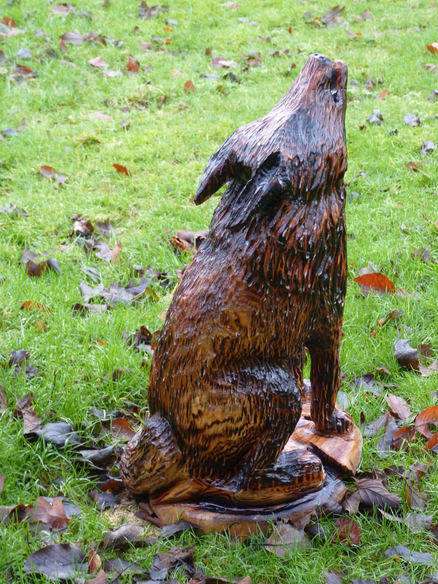 1 Chainsaw carved howling wolf