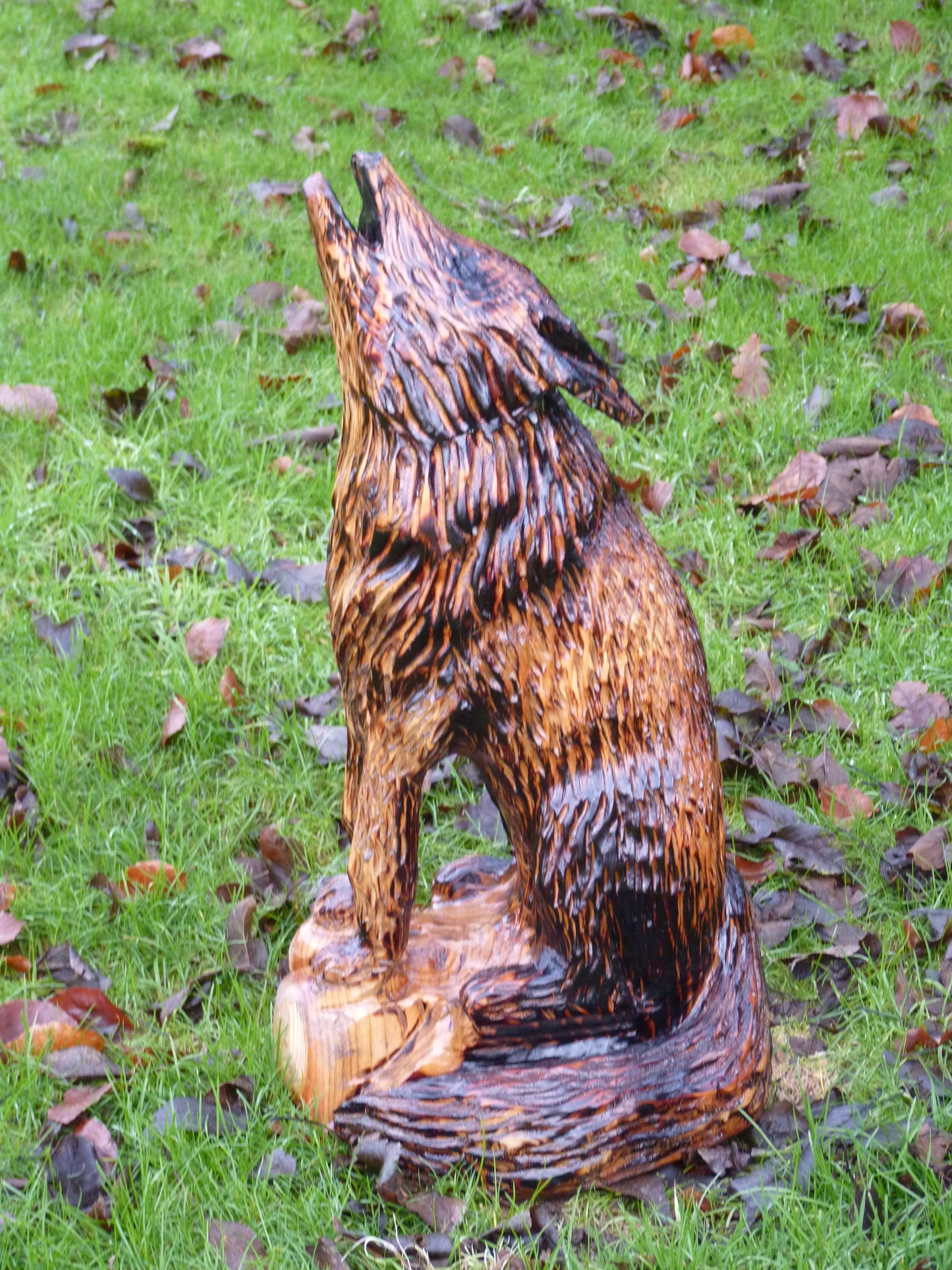 1 Chainsaw carved howling wolf