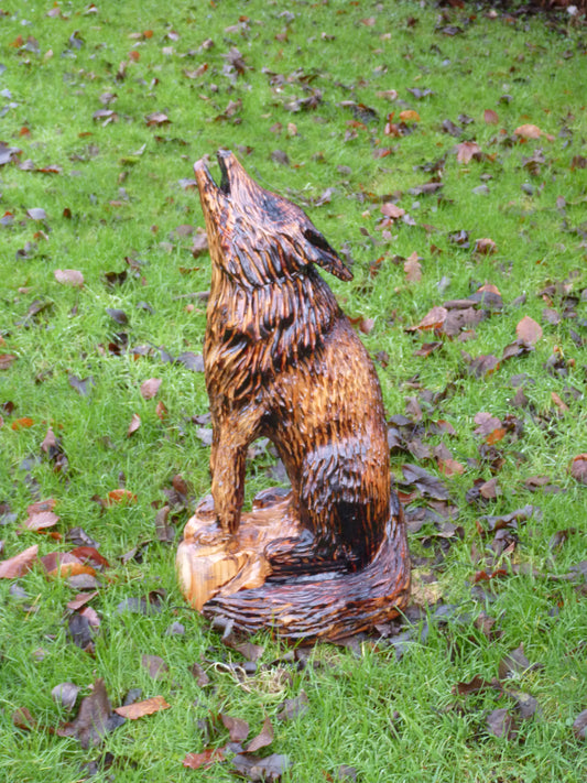 1 Chainsaw carved howling wolf