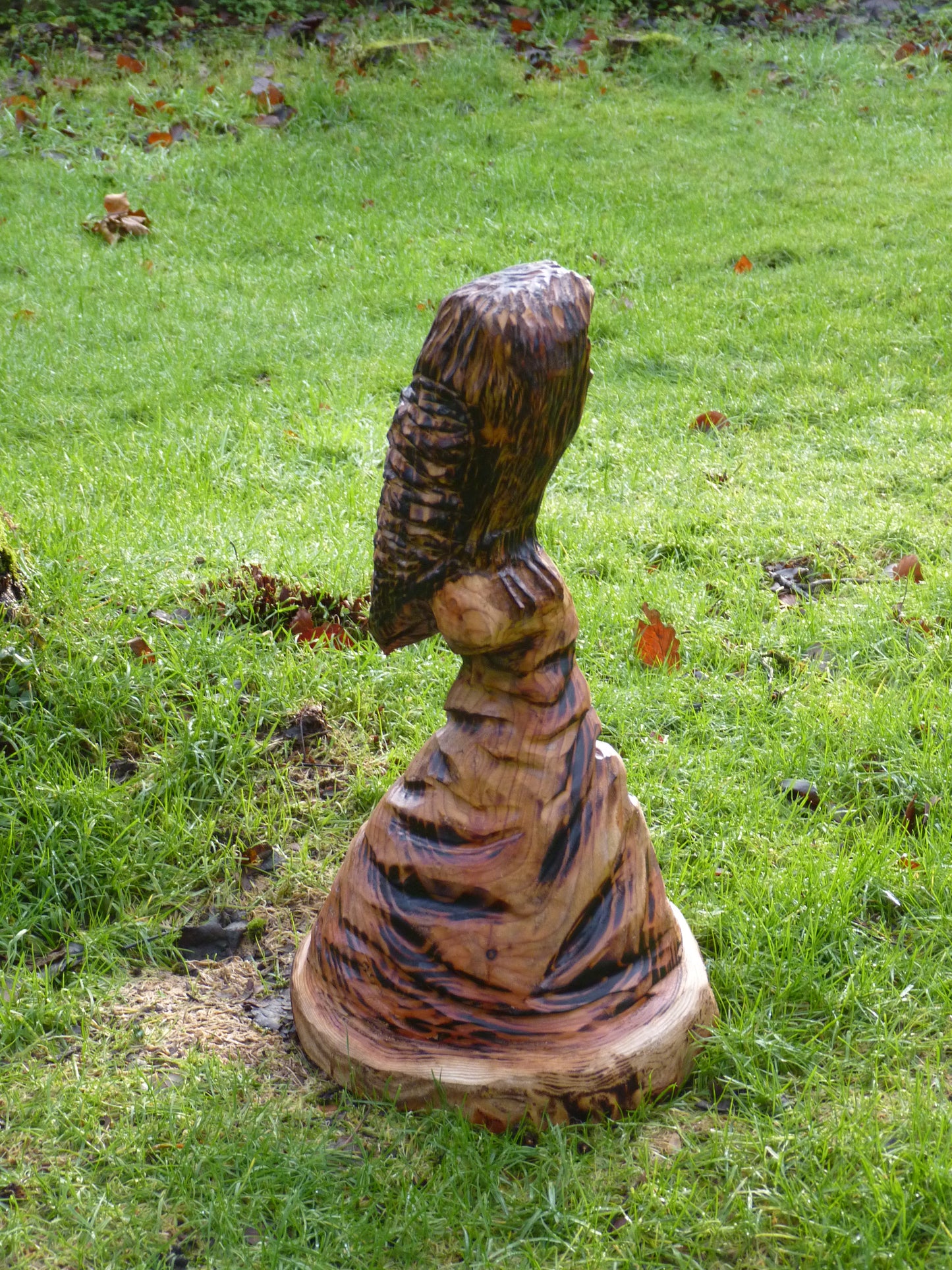 1 Chainsaw carved Owl on harry potter Sorting hat