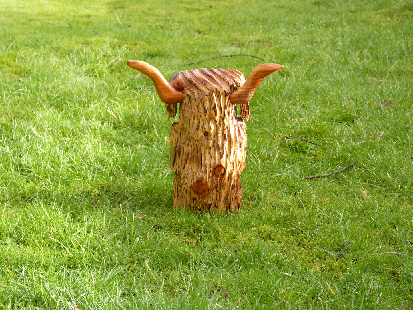 1 Chainsaw carved Highland Cow / Coo sculpture