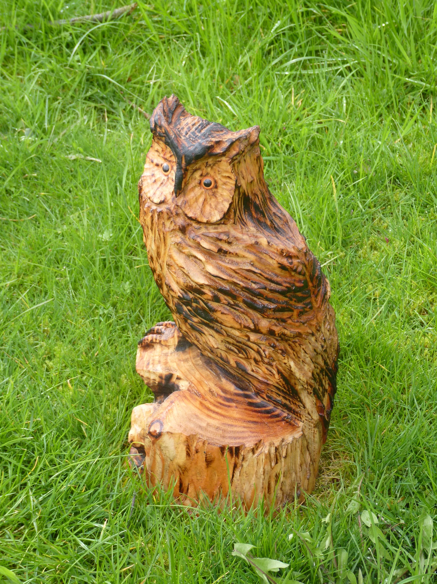 1 Chainsaw carved owl garden sculpture with mouse