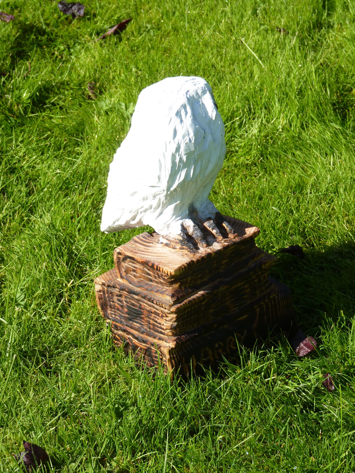 1 Chainsaw carved harry potter themed Snow Owl